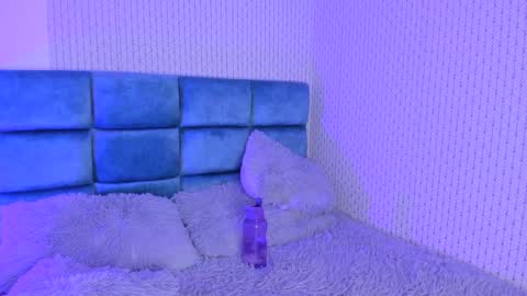 Snapshot of karoline_jones_ chatting on 12.30.24 Karoline online show from 12.30.24