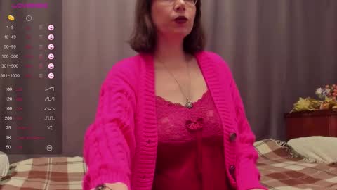 Snapshot of karolinecher chatting on 11.12.25 Karoline online show from 11.12.25