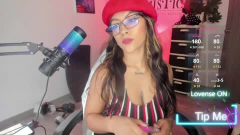 Snapshot of karolinna_xxx chatting on 04.10.26 Caro online show from 04.10.26