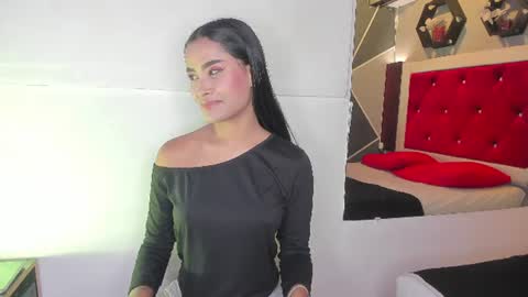 Snapshot of karoll014 chatting on 06.26.26 Karol online show from 06.26.26