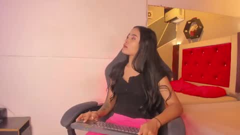 Snapshot of karoll014 chatting on 07.25.26 Karol online show from 07.25.26