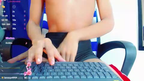 Snapshot of karoll_scoott chatting on 01.16.25 karol online show from 01.16.25