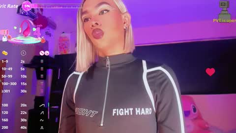 Snapshot of karoll_scoott chatting on 09.19.25 karol online show from 09.19.25