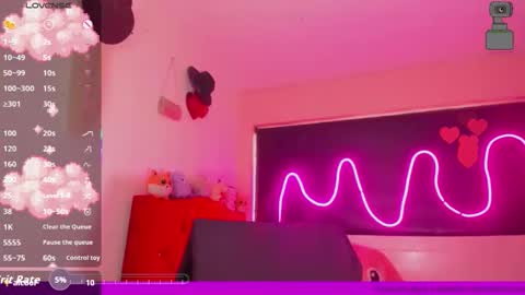 Snapshot of karoll_scoott chatting on 11.04.25 karol online show from 11.04.25