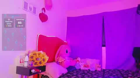 Snapshot of karoll_scoott chatting on 11.24.25 karol online show from 11.24.25