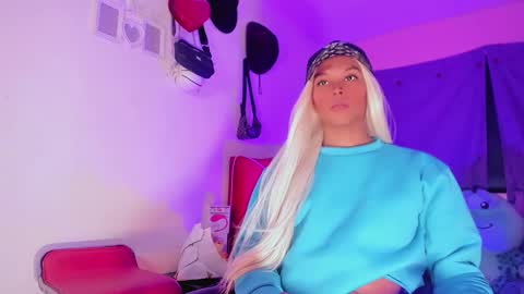 Snapshot of karoll_scoott chatting on 01.13.26 karol online show from 01.13.26