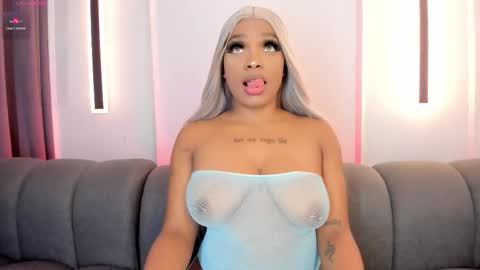 Snapshot of karolwhite_ chatting on 12.18.25 Karol online show from 12.18.25