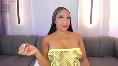 Snapshot of karolwhite_ chatting on 01.13.26 Karol online show from 01.13.26