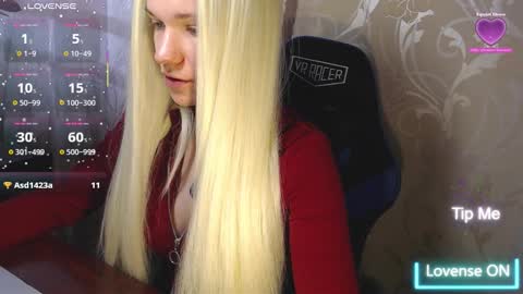 Snapshot of karolynafox chatting on 03.08.26 Caroline Fox online show from 03.08.26