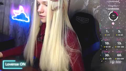 Snapshot of karolynafox chatting on 03.19.26 Caroline Fox online show from 03.19.26