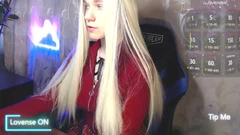Snapshot of karolynafox chatting on 03.21.26 Caroline Fox online show from 03.21.26