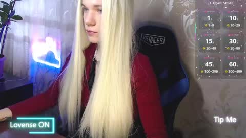 Snapshot of karolynafox chatting on 03.22.26 Caroline Fox online show from 03.22.26