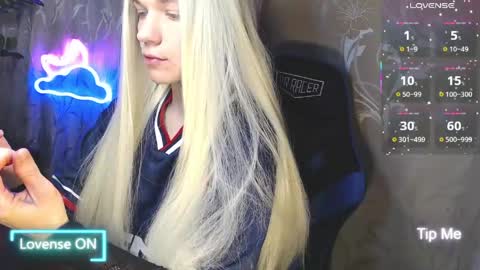 Snapshot of karolynafox chatting on 03.24.26 Caroline Fox online show from 03.24.26