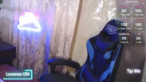 Snapshot of karolynafox chatting on 03.27.26 Caroline Fox online show from 03.27.26