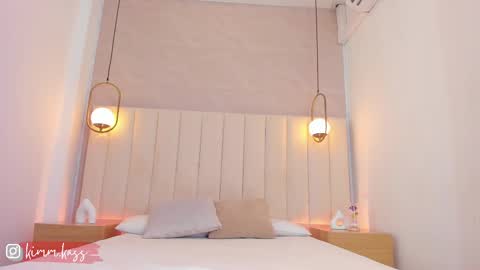 Snapshot of kassia_kim chatting on 09.15.25 Kassia online show from 09.15.25