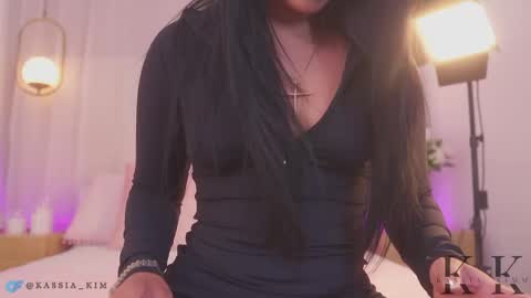 Snapshot of kassia_kim chatting on 04.20.26 Kassia online show from 04.20.26