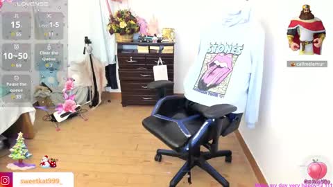 Snapshot of kat_ly_chan chatting on 12.20.24 Kat       online show from 12.20.24