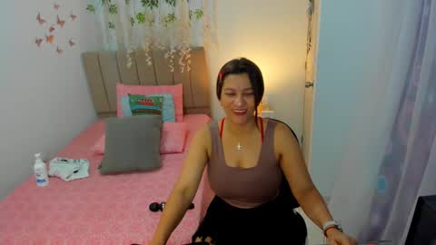 Snapshot of kataleyarios01 chatting on 01.22.25 kataleyarios01 online show from 01.22.25