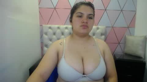 Snapshot of katalina_santana25 chatting on 05.30.26 katalina santana25 online show from 05.30.26