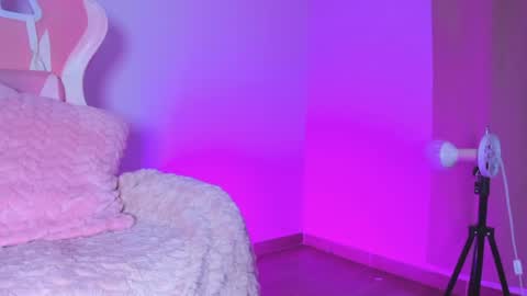 katalinaferreirax online show from 04.28.26