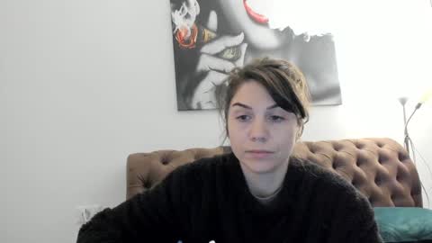 Snapshot of katarina_blades chatting on 01.06.25 online show from 01.06.25