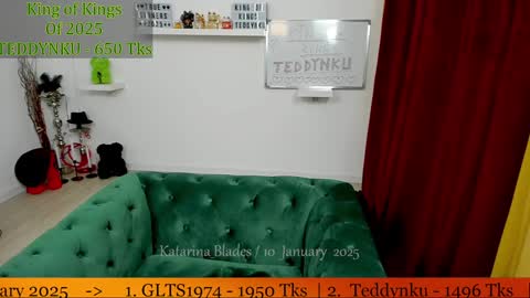 Snapshot of katarina_blades chatting on 01.10.25 online show from 01.10.25