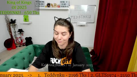 Snapshot of katarina_blades chatting on 01.11.25 online show from 01.11.25