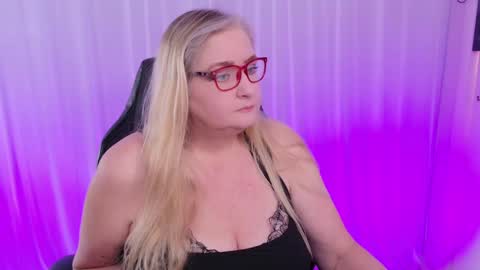 Kat D Sinclair online show from 02.04.25