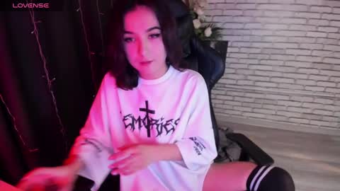 Snapshot of kate_evel chatting on 12.14.24 kate evel online show from 12.14.24