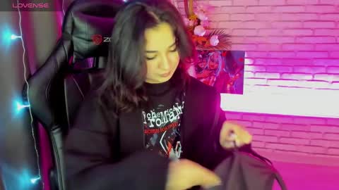 Snapshot of kate_evel chatting on 12.21.24 kate evel online show from 12.21.24