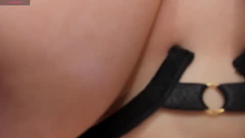 Snapshot of kate_rous chatting on 11.30.25 kate_rous online show from 11.30.25