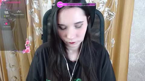 Snapshot of katecrash chatting on 12.05.25 YourKate online show from 12.05.25