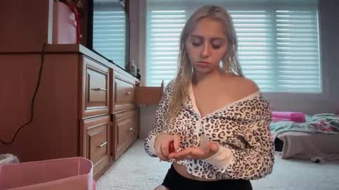 Snapshot of kateharperr chatting on 12.19.25 kateharperr online show from 12.19.25