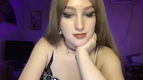 Snapshot of katemeeeoow chatting on 12.19.25 KateMeeeoow online show from 12.19.25