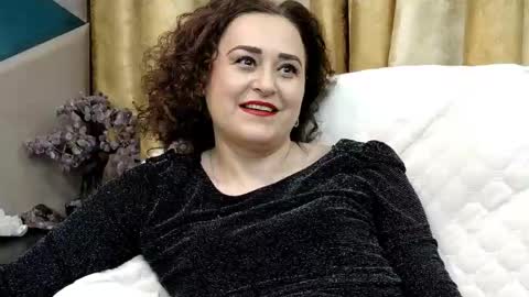 KateQueenston --  online show from 05.03.26