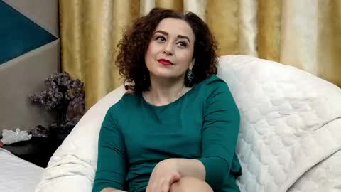 KateQueenston --  online show from 05.04.26