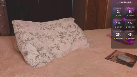 Snapshot of kateslil chatting on 03.09.25 Kate online show from 03.09.25