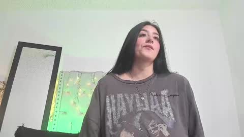 Snapshot of katestone_again chatting on 11.19.25 love meeee online show from 11.19.25