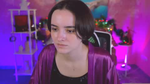 Snapshot of katewillows chatting on 12.17.25 katewillows online show from 12.17.25