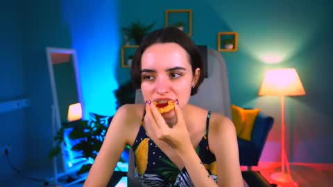 Snapshot of katewillows chatting on 01.08.26 katewillows online show from 01.08.26