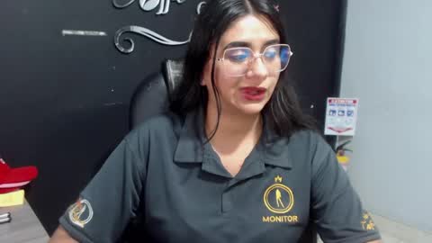 Snapshot of kathe0v chatting on 05.27.26 Call me Lau online show from 05.27.26