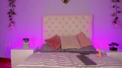 Snapshot of katherinee_scott chatting on 03.11.26 your kathe online show from 03.11.26