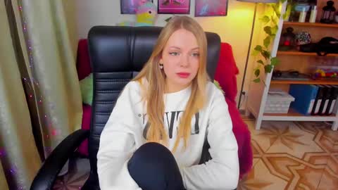 Snapshot of katherineepierce chatting on 03.11.25 Katherine online show from 03.11.25