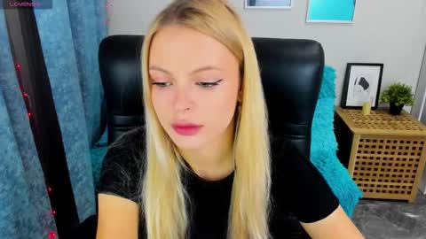 Snapshot of katherineepierce chatting on 09.24.25 Katherine online show from 09.24.25