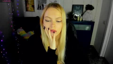 Snapshot of katherineepierce chatting on 10.20.25 Katherine online show from 10.20.25