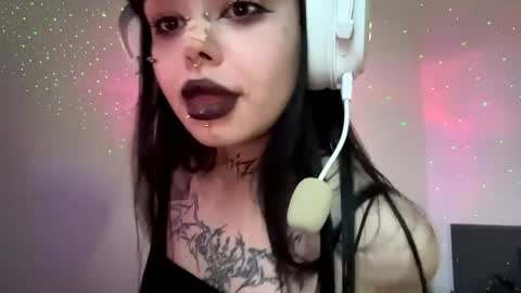 Snapshot of kathimatayoshi chatting on 04.01.26 Luna online show from 04.01.26