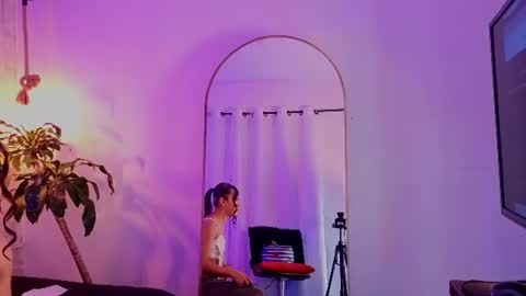 Snapshot of kathira_londres chatting on 06.20.26 Sofia online show from 06.20.26