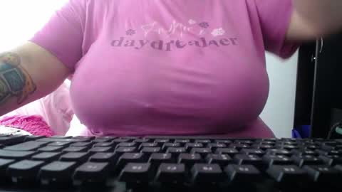 Snapshot of kathybigboobsbbw_ chatting on 12.20.24 kathybigboobsbbw_ online show from 12.20.24
