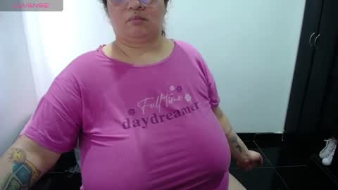 Snapshot of kathybigboobsbbw_ chatting on 02.11.25 kathybigboobsbbw_ online show from 02.11.25