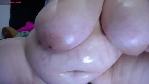 Snapshot of kathybigboobsbbw_ chatting on 06.30.26 kathybigboobsbbw_ online show from 06.30.26
